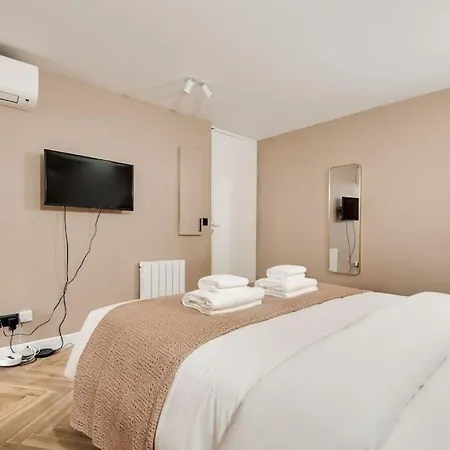11 Typical Parisian Studio#le Marais#beaubourg#ac *