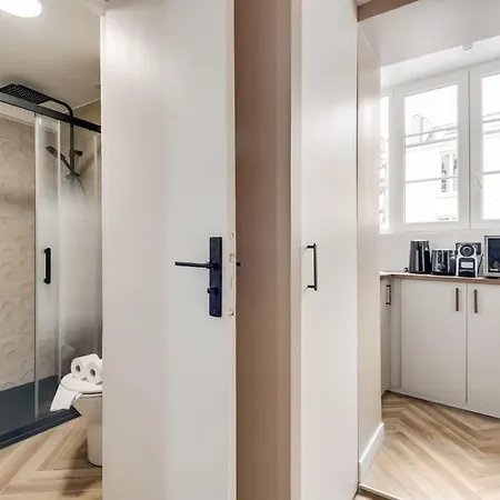 Apartment 11 Typical Parisian Studio#le Marais#beaubourg#ac Paris